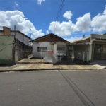 Casa térrea à venda com amplo quintal e grande potencial na Vila Nery