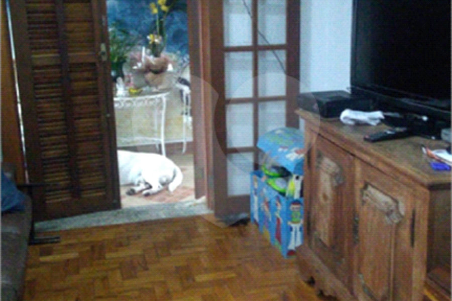 Casa à venda com 4 quartos, sendo 1 suíte, no condomínio Conselheiro Moreira de Barros, São Paulo - SP