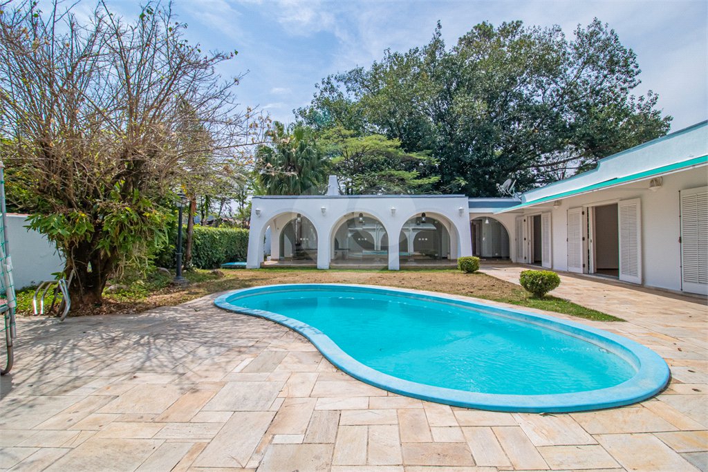 Casa Térrea à venda com 5 quartos, sendo 2 suítes, em Jardim Marajoara, São Paulo, SP