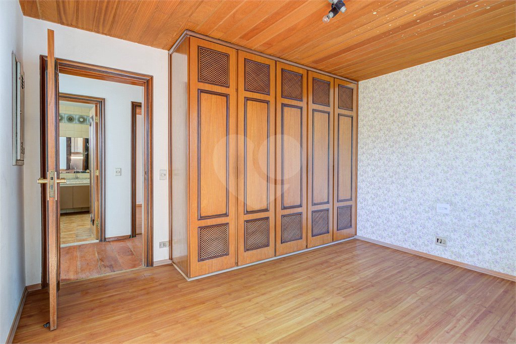 Casa à venda com 5 quartos, sendo 3 suítes, em Alto da Boa Vista, São Paulo, SP
