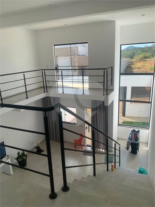 Casa à venda com 3 quartos, sendo 1 suíte, em Vila Modesto, Paraibuna, SP