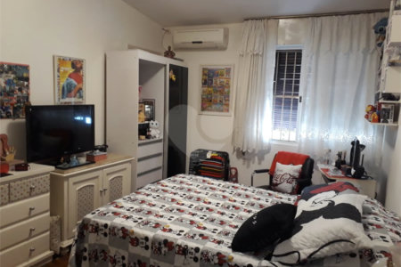 Casa à venda com 3 quartos, sendo 1 suíte, em Campo Belo, São Paulo, SP