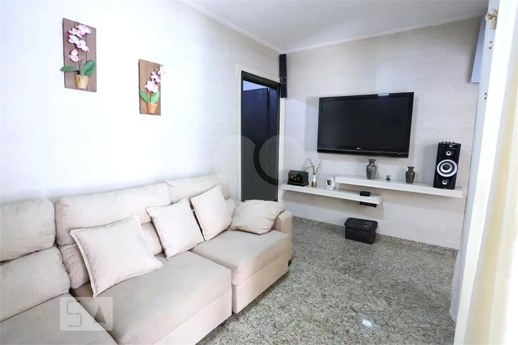 Sobrado à venda com 6 quartos, sendo 5 suítes, em Vila Paranaguá, São Paulo, SP