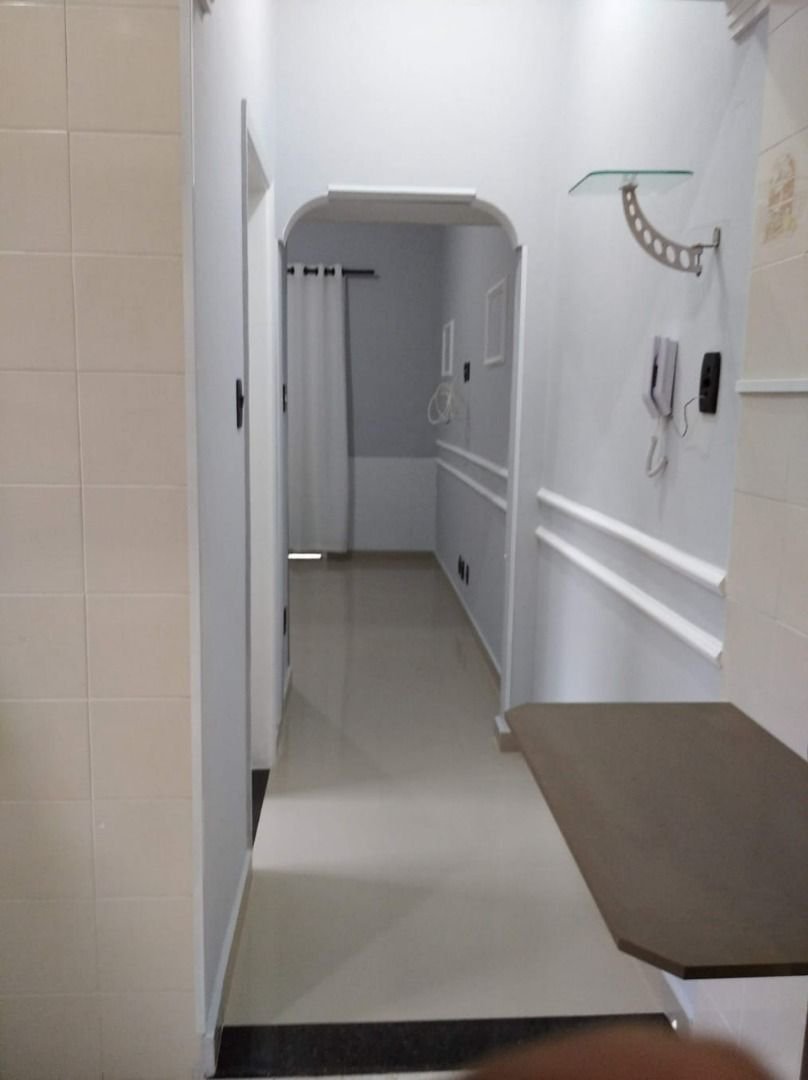 Sala Living à Venda no Centro de São Vicente | A 1 Quadra da Praia do Gonzaguinha