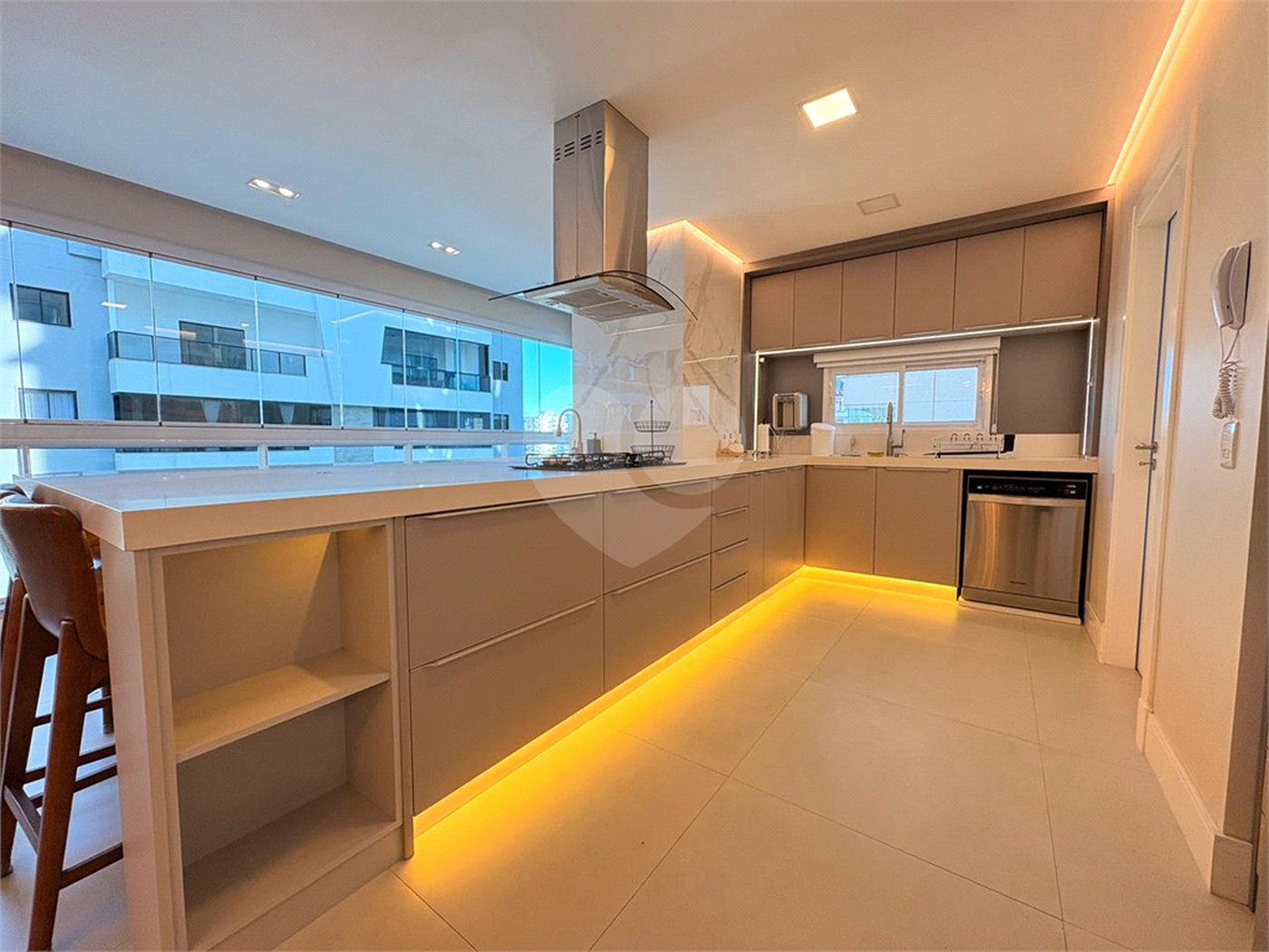 Apartamento à venda com 3 suítes em Balneário Perequê, Porto Belo, SC