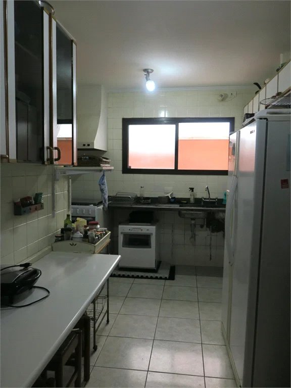 Casa à venda com 4 quartos, sendo 2 suítes, no condomínio Vila das Flores, São Paulo - SP