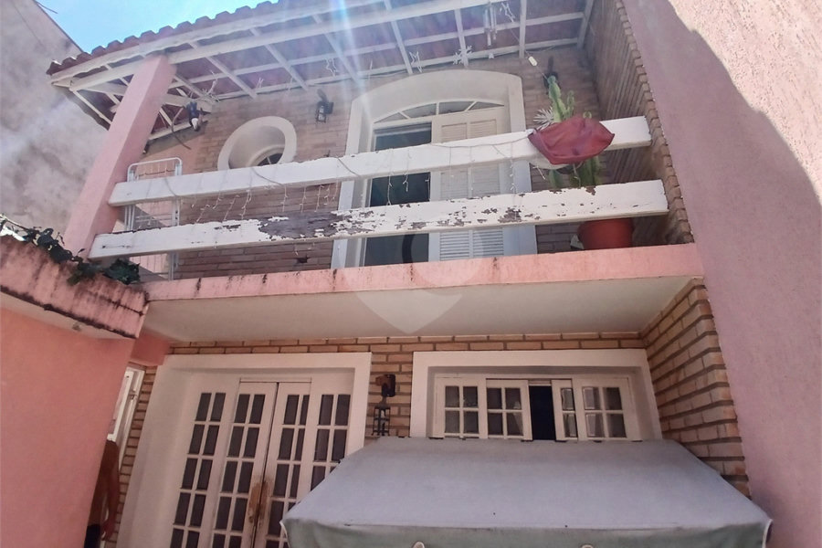 Sobrado à venda com 8 quartos, sendo 2 suítes, em Tremembé, São Paulo, SP
