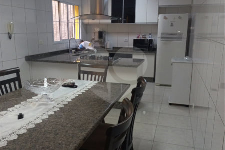 Sobrado à venda com 3 quartos em Jardim Marisa, São Paulo, SP
