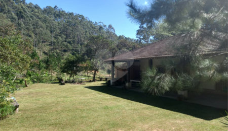 Sítio à venda com 8 quartos, sendo 2 suítes, no Centro, Natividade da Serra, SP