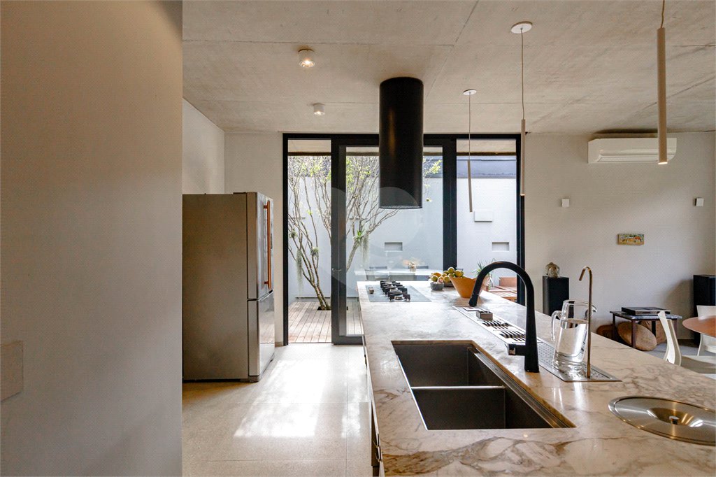 Casa à venda com 6 quartos, sendo 2 suítes,  em Santo Amaro, São Paulo, SP