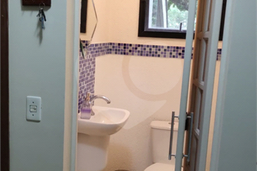 Duplex à venda com 3 quartos, sendo 1 suíte, em Enseada, Guarujá, SP