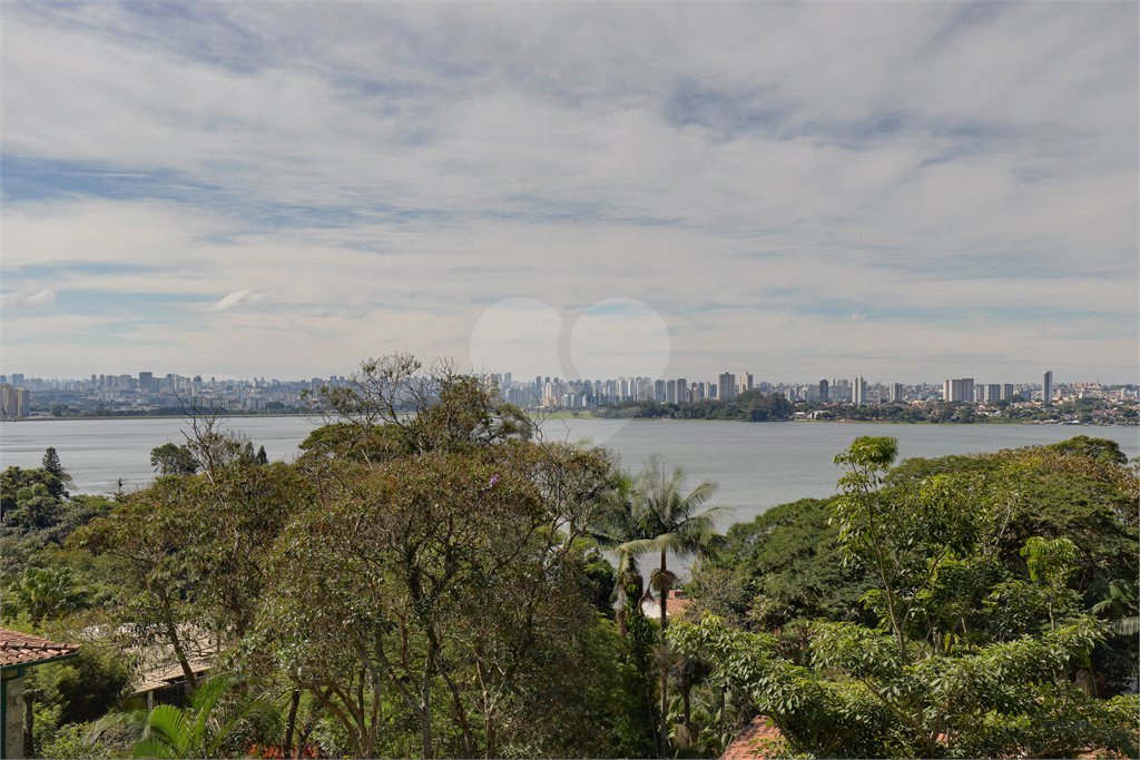 Casa à venda com 3 quartos, sendo 1 suíte, em Guarapiranga, São Paulo, SP