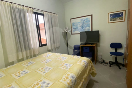 Casa Térrea à venda com 4 quartos, sendo 1 suíte,  em Vila Oliveira, Mogi das Cruzes, SP