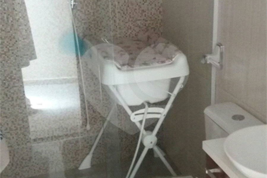 Casa à venda com 5 quartos, sendo 4 suítes, no condomínio Village St. Louis, São Paulo - SP