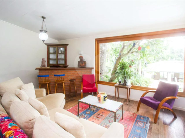 Casa à venda com 4 quartos, sendo 2 suítes,  em Chácara Flora, São Paulo, SP