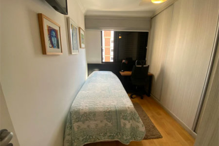 Apartamento à venda com 4 quartos, sendo 2 suítes,  em Vila Hamburguesa, São Paulo, SP