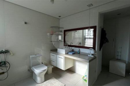 Casa à venda com 3 quartos, sendo 1 suíte, no condomínio Marcia Miyashiro, São Paulo - SP