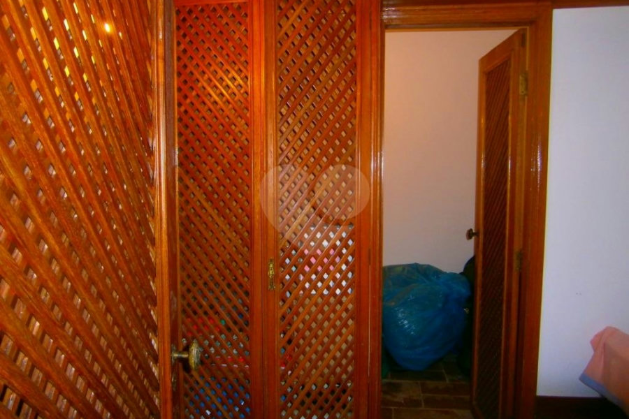 Casa à venda com 4 quartos, sendo 1 suíte, em Horto, São Paulo, SP