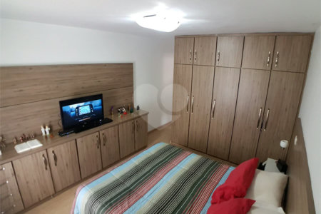 Sobrado à venda com 3 quartos, sendo 1 suíte, em Parque Vitória, São Paulo, SP