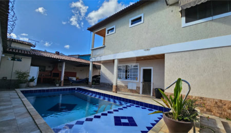 Casa à venda com 5 quartos, sendo 3 suítes,  no condomínio Colinas do Magarça, Rio de Janeiro - RJ