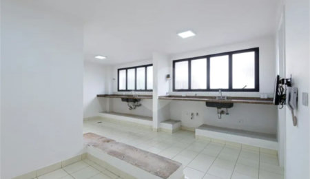 Apartamento à venda com 3 suítes em Real Parque, São Paulo, SP