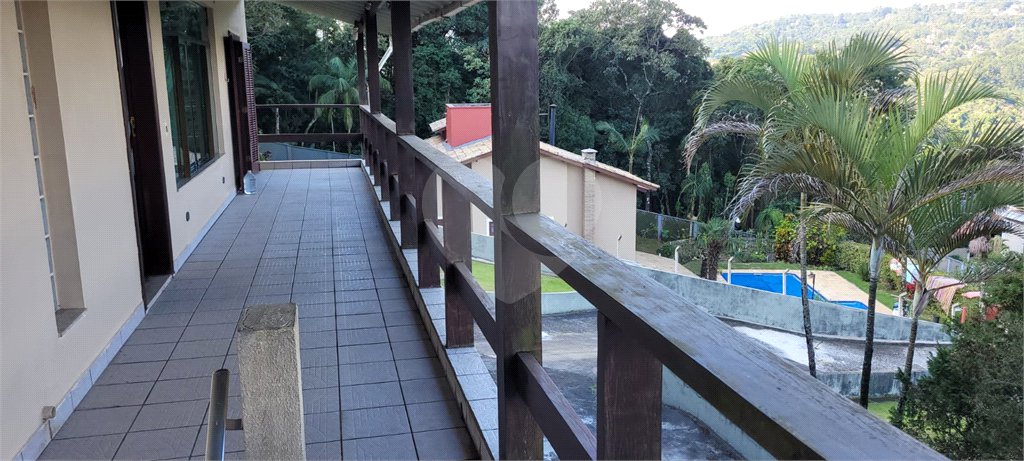 Casa à venda com 5 quartos, sendo 2 suítes, no condomínio Alpes da Cantareira, Mairiporã - SP