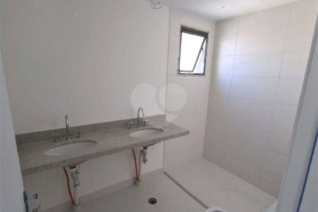 Apto com 159m² área útil com 3 suítes 2 vagas varanda gourmet e lazer completo.
