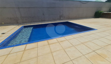 Sobrado à venda com 4 quartos, sendo 1 suíte, em Interlagos, São Paulo, SP