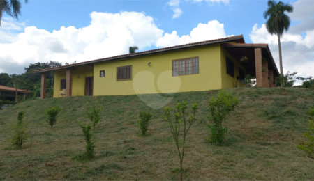 Chácara à venda com 4 quartos, sendo 1 suíte,  em Loteamento Quinta da Mata, Ibiúna, SP