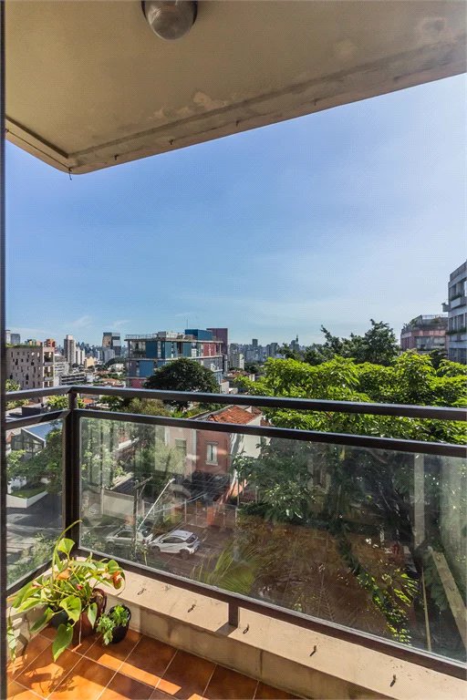 Apartamento à venda com 2 quartos, sendo 1 suíte, em Vila Madalena, São Paulo, SP