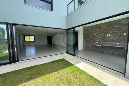 Casa à venda com 4 suítes no condomínio Villas do Golf, Itu - SP