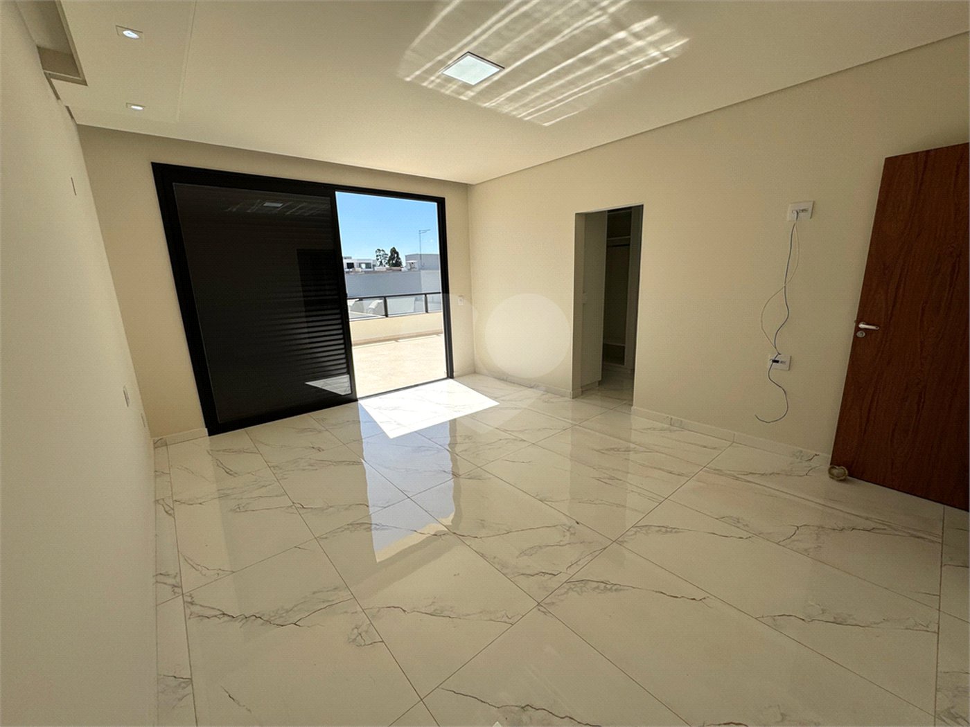 Casa à venda com 5 quartos, sendo 4 suítes, no condomínio Golden Ville, Itapetininga - SP
