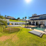 Casa à venda com 3 suítes no condomínio Figueira Garden, Atibaia - SP