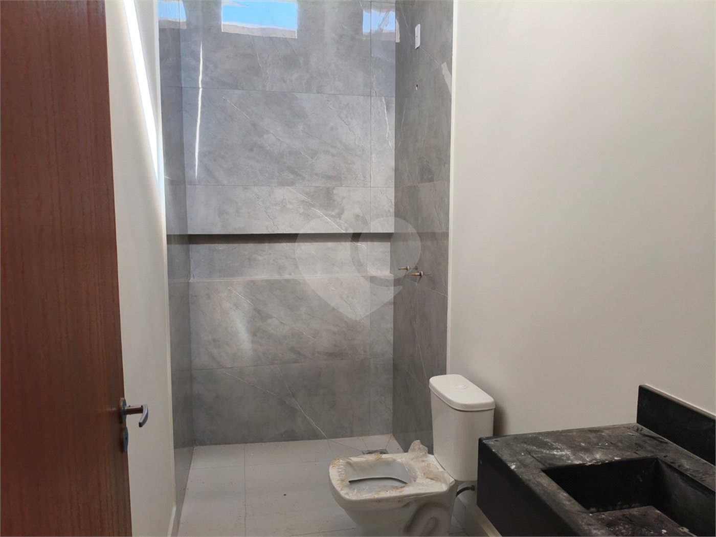 Casa à venda com 3 quartos, sendo 1 suíte, no condomínio Tivolli, Itapetininga - SP