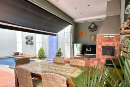 Casa à venda com 4 quartos, sendo 3 suítes, no condomínio Vila das Flores, São Paulo - SP