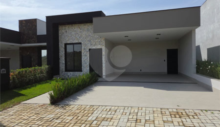 Casa à venda com 3 quartos, sendo 1 suíte,  no condomínio Cerejeiras, Araçoiaba da Serra - SP