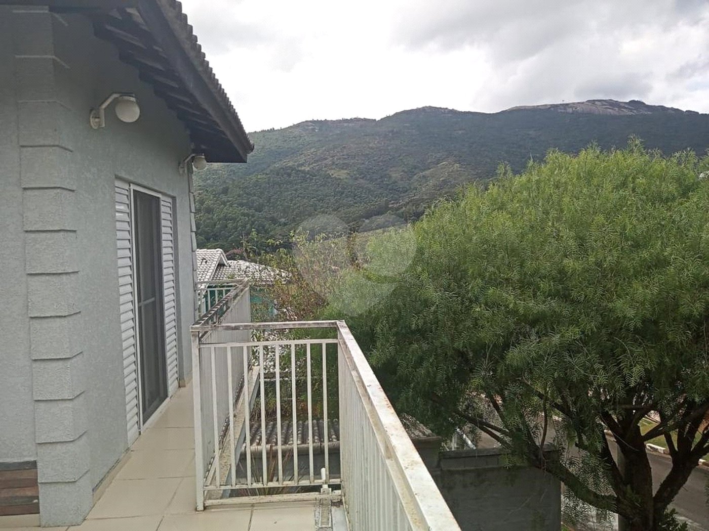 Casa à venda com 4 quartos, sendo 3 suítes, no condomínio Refúgio do Sauá I, Atibaia - SP
