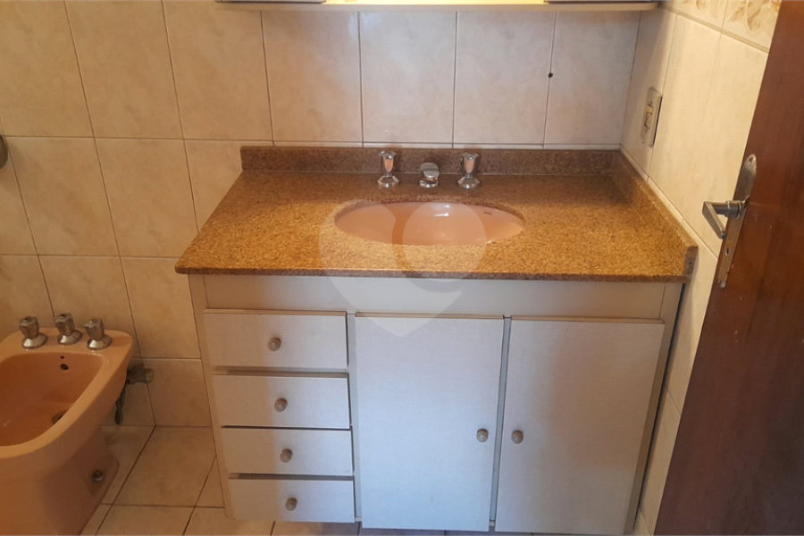 Casa de Vila à venda com 3 quartos, sendo 1 suíte, em Pari, São Paulo, SP