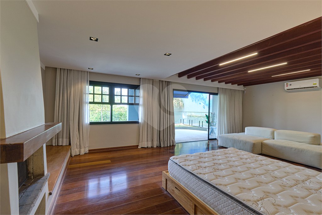Sobrado à venda com 4 quartos, sendo 2 suítes, em Brooklin Velho, São Paulo, SP