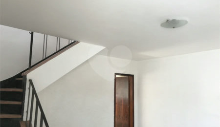 Sobrado à venda com 3 quartos em Vila Nivi, São Paulo, SP