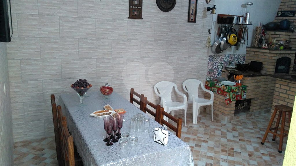 Sobrado à venda com 3 quartos, sendo 1 suíte, em Vila Suissa, Mogi das Cruzes, SP