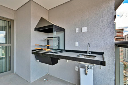 Apartamento à venda com 4 quartos, sendo 2 suítes,  em Jardim das Acácias, São Paulo, SP