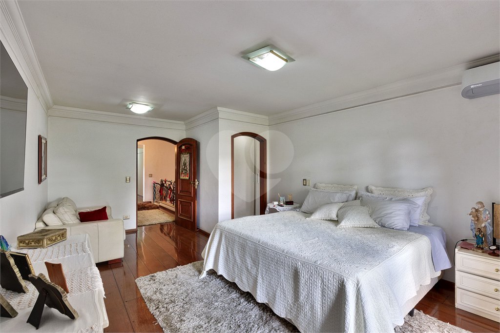 Casa à venda com 5 quartos, sendo 4 suítes, em Alto da Boa Vista, São Paulo, SP