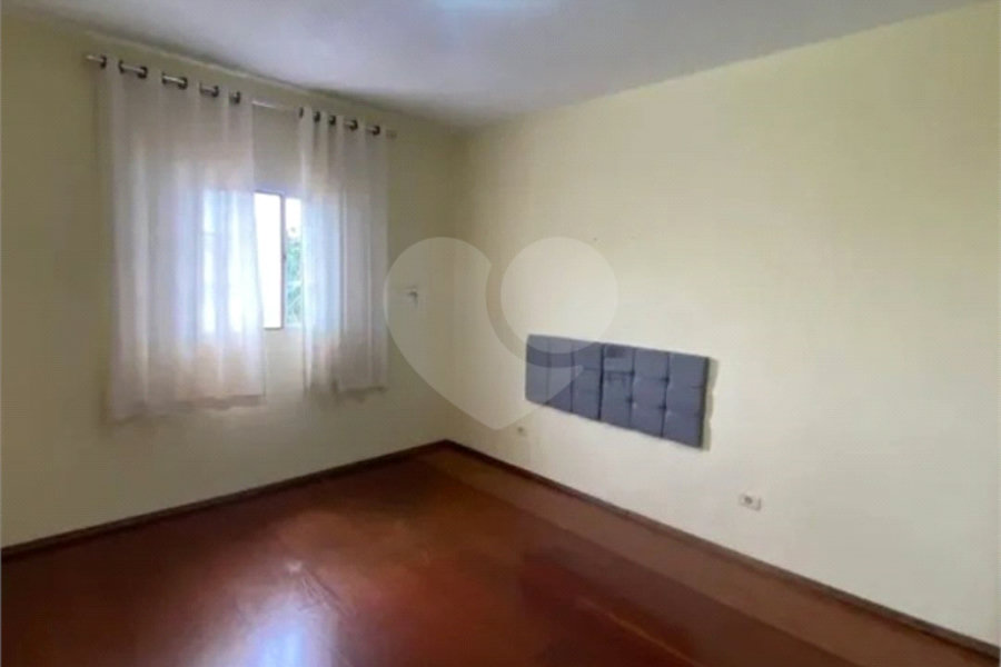 Sobrado com 03 dormitórios e 2 vagas no Jd Líbano