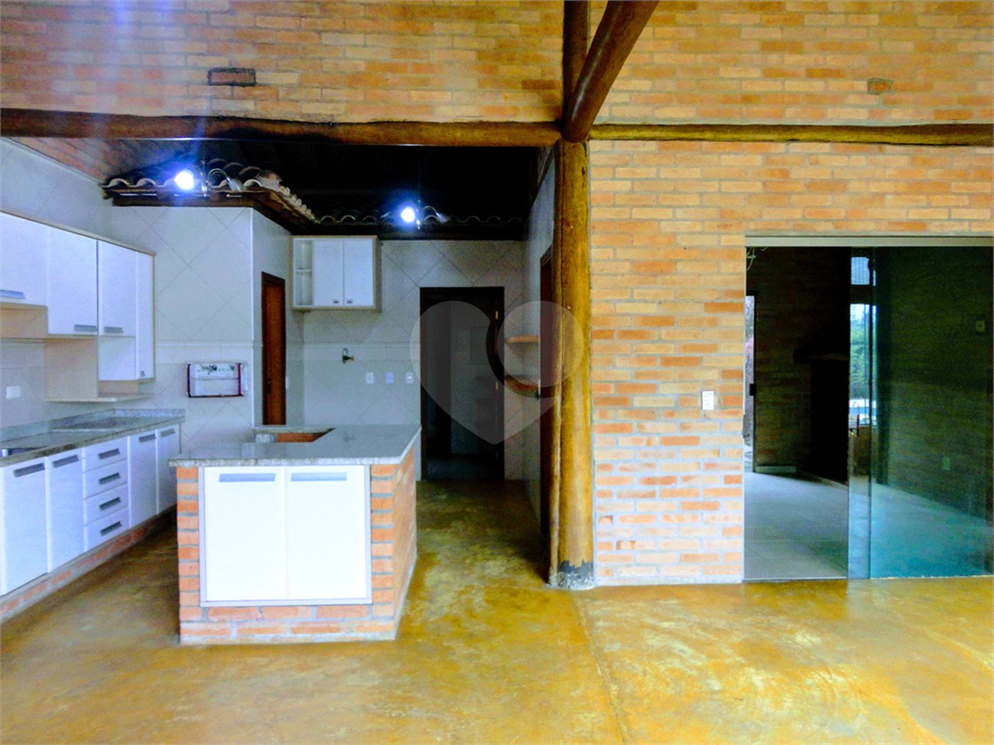 Casa à venda com 4 suítes no condomínio Estância Marambaia, Vinhedo - SP