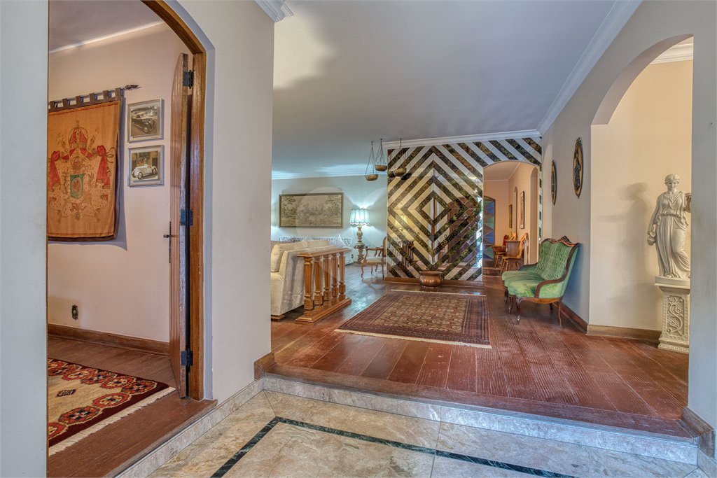 Casa Térrea à venda com 4 suítes em Jardim Cordeiro, São Paulo, SP