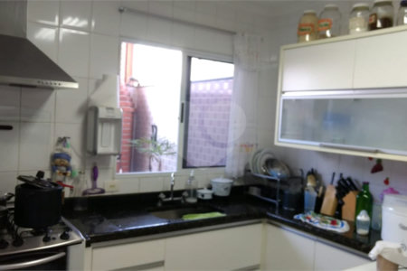 Casa à venda com 3 quartos, sendo 1 suíte, no condomínio Residencial Água Fria, São Paulo - SP