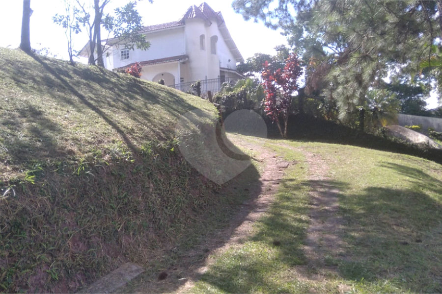 Casa à venda com 5 quartos, sendo 3 suítes, no condomínio Alpes da Cantareira, Mairiporã - SP