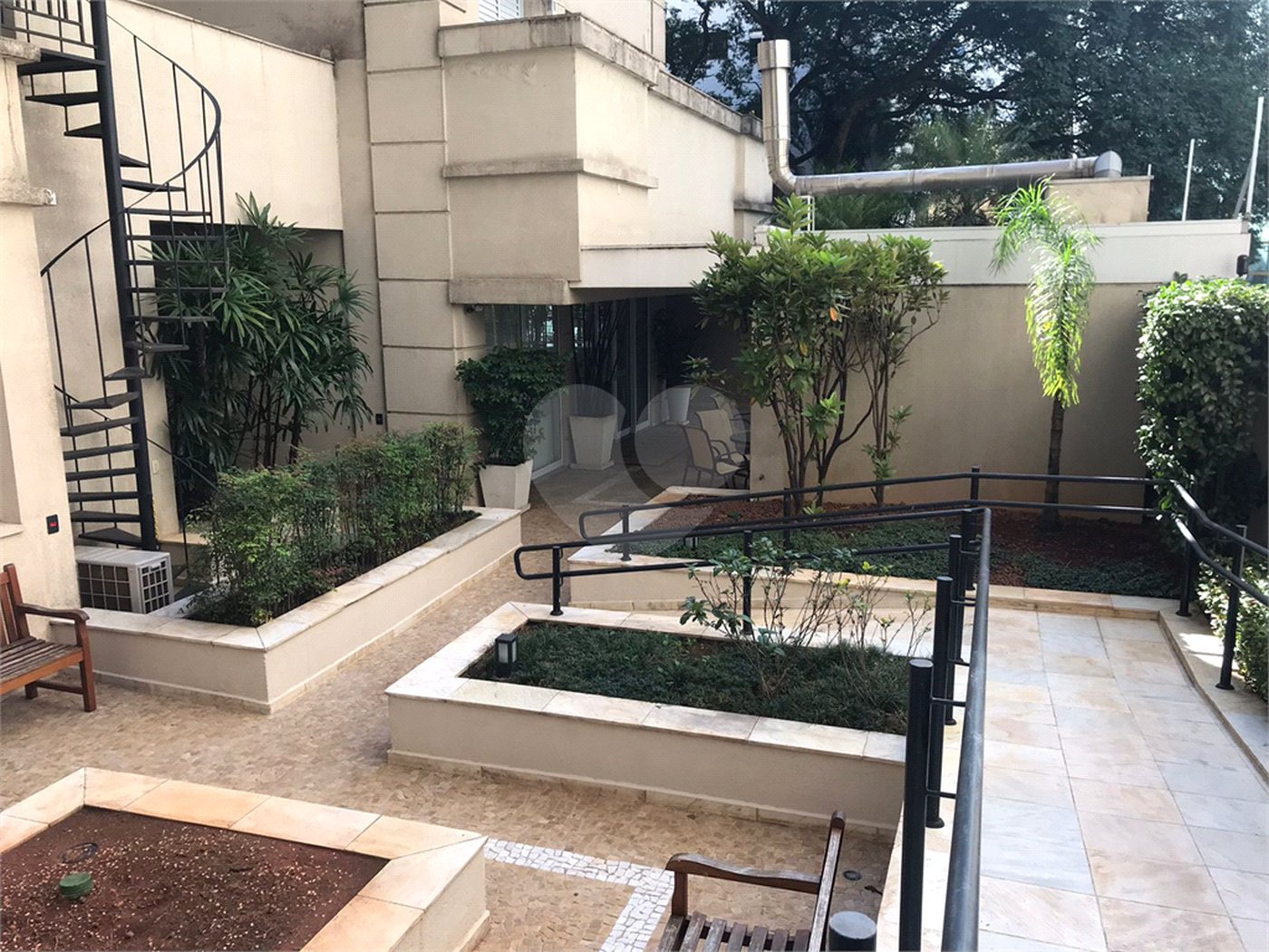 APARTAMENTO 2 QUARTOS (1 SUÍTE) À VENDA NO PARAÍSO