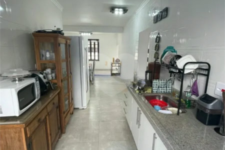 Sobrado à venda com 4 quartos, sendo 2 suítes, em Lapa, São Paulo, SP